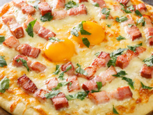 Já imaginou uma pizza à carbonara? O TudoGostoso te ensina a misturar esses sabores INCRÍVEIS