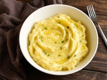 Parece exagero, mas colocar esse ingrediente no purê de batata muda completamente a textura e o sabor