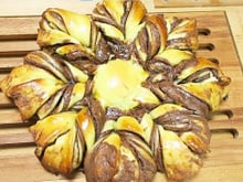 Essa é a melhor receita de pão caseiro para iniciantes: massa fácil e recheio de chocolate que derrete na boca