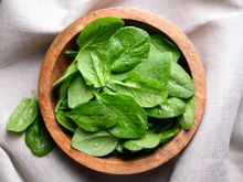 O vegetal baratinho que fortalece articulações e turbina o colágeno (e você nem valoriza!)