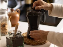 Café na cafeteira italiana: veja como prepará-lo perfeitamente com dicas de baristas profissionais