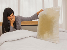 Nem alvejante, nem cloro: como lavar o travesseiro com mistura caseira sem esfregar e deixá-lo como novo, sem manchas ou encardido