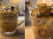 Fiz esse bolinho de doce de leite proteico em 2 minutos no micro-ondas: receita de caneca fácil