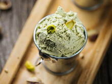 Gelado de Pistache saudável: é só misturar os ingredientes e congelar à noite para ter um sorvetinho delicioso e proteico