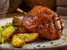 Pernil assado com batata