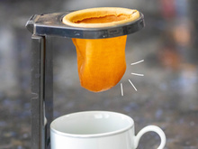 Receita de mistura caseira deixa o coador de café limpo e branquinho de novo