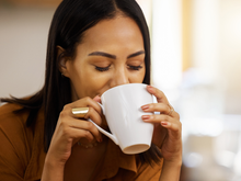 Nem 1, nem 2: esse é o número de xícaras de café e chá que você deve tomar por dia para proteger seu coração