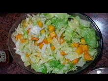 Salada de alface com manga