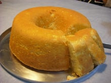 Bolo de mandioca com coco