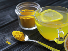 Minha imunidade mudou completamente desde que passei a tomar água com limão e cúrcuma