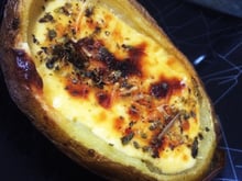 Batata recheada com queijos