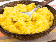 Pão de cuscuz fácil de fazer para o café da manhã: receita fica pronta em 3 minutos no micro-ondas