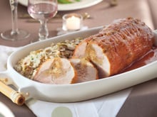 Lombo recheado com molho de pêssego