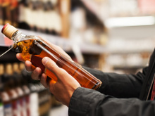 Nem cerveja, nem vodka: essa é a pior bebida alcoólica para o seu fígado