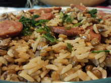 Arroz com lentilha e linguiça na panela de pressão