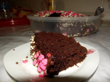 Bolo de chocolate americano com cobertura de ganache