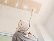 O teto precisa ser sempre branco? Não precisa! Vamos mostrar o que as cores fazem com um ambiente