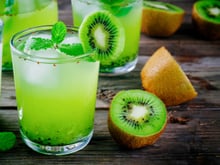 Caipirinha de Kiwi com saquê