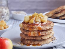 Panqueca de maça fofinha e sem açúcar: minha filha faz para o café da manhã quando está de dieta