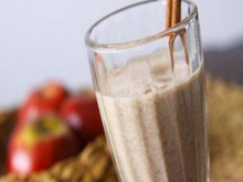 Vitamina de Ades banana com maçã e canela