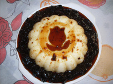 Manjar branco com ameixas