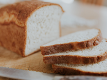 Quer que o pão dure mais? Confeiteira revela qual o lugar da cozinha onde você nunca deve guardá-lo