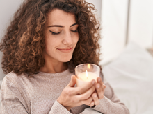É muito fácil e barato fazer uma vela aromática e repelente para a sua casa, aprenda já e pare de gastar dinheiro com o que não precisa!
