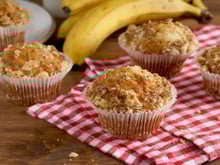 Muffins de banana com cobertura crocante prontos em 20 minutos: chef revela o segredo da massa perfeita