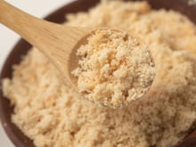 Qual a melhor farinha para farofa: crua ou torrada? Aprenda essa e outras dicas para fazer o acompanhamento perfeito!