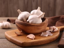 Nem resseca, nem apodrece: o melhor jeito de conservar o alho