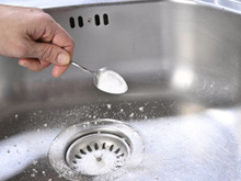 Cheiro ruim no ralo da pia da cozinha: 3 métodos para acabar com esse problema