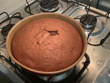 Bolo fofo de chocolate sem batedeira