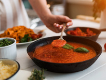 Molho de tomate cremoso caseiro fácil de fazer! Receita prática que transforma qualquer prato em uma explosão de sabor.