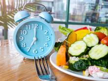 O novo jejum intermitente: o que não te contam sobre a nova dieta OMAD que viralizou no TikTok?