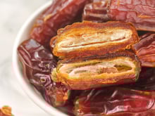 Se você não abre as tâmaras antes de comer, cuidado: risco "escondido" pode colocar sua saúde em risco