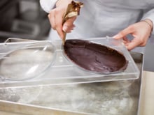 Quer vender muito nesta Páscoa? Aqui estão os 10 truques de profissionais para ovos de chocolate perfeitos sem desperdícios