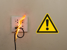 7 maneiras fáceis de manter sua casa segura contra incêndios, de acordo com eletricistas