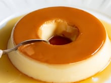 Pudim de padaria do TudoGostoso não leva leite condensado, mas fica igual a versão original (e ainda é tamanho família!)