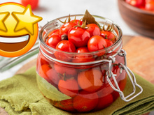 Há dez anos que preparo tomates dessa forma: abro um pote e eles têm sabor de fresco por muito tempo