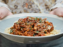 TudoGostoso ensina como fazer o melhor ragu de carne para macarrão: corte barato, sabor de milhões!