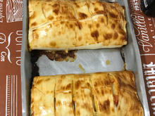 Rocambole de massa de pastel