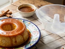 Pudim de Natal na forma descartável é seguro? Pode ir ao forno? Veja o que os especialistas alertam sobre a forma de plástico