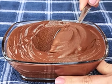 Essa é a melhor sobremesa com apenas 2 ingredientes para comer doce sem sair da dieta: receita sem adição de açúcar e sem creme de leite