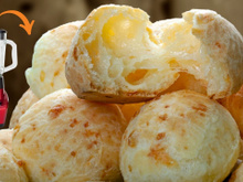 Pão de queijo com tapioca no liquidificador é a solução para um lanche vapt-vupt!