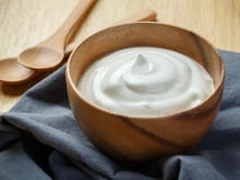 Nem iogurte grego, nem iogurte com sabor: esse é o melhor tipo do laticínio para emagrecer e com mais benefícios à saúde