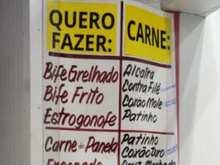 “Supermercado dando ajuda para um pobre sem conhecimento de carnes”: placa ajuda quem não é rico a  comprar o alimento certo