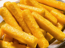 Como fazer palitinho de polenta igual a dos restaurantes? Faça assim para eles ficarem crocantes por fora e macios por dentro