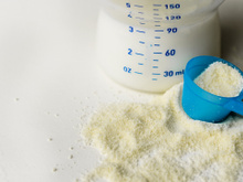 Cuidado com as fórmulas infantis! Estudo encontra substâncias contaminantes e proibidas na composição do produto