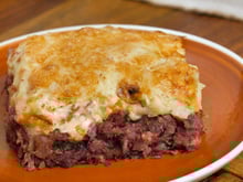 Escondidinho de carne de sol com batata e creme com requeijão.