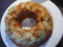 Bolo de pera e nozes